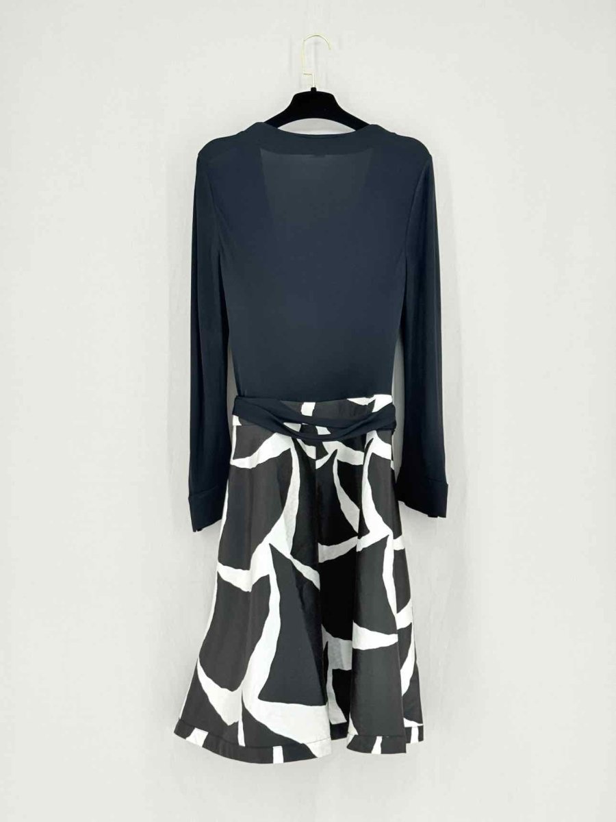 Pre - loved DIANE VON FURSTENBERG Size US 12 Short Dress at Reems Closet