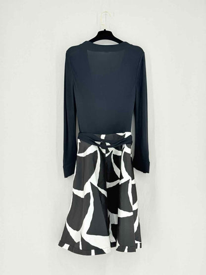 Pre - loved DIANE VON FURSTENBERG Size US 12 Short Dress at Reems Closet