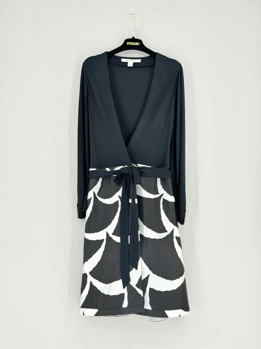 Pre - loved DIANE VON FURSTENBERG Size US 12 Short Dress at Reems Closet