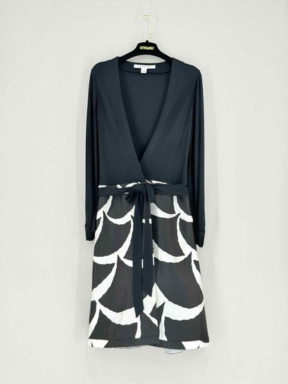 Pre - loved DIANE VON FURSTENBERG Size US 12 Short Dress at Reems Closet