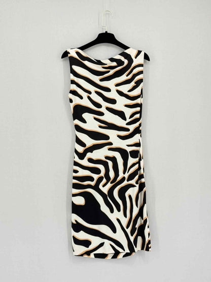 Pre-loved DIANE VON FURSTENBERG Size US 6 Short Dress at Reems Closet