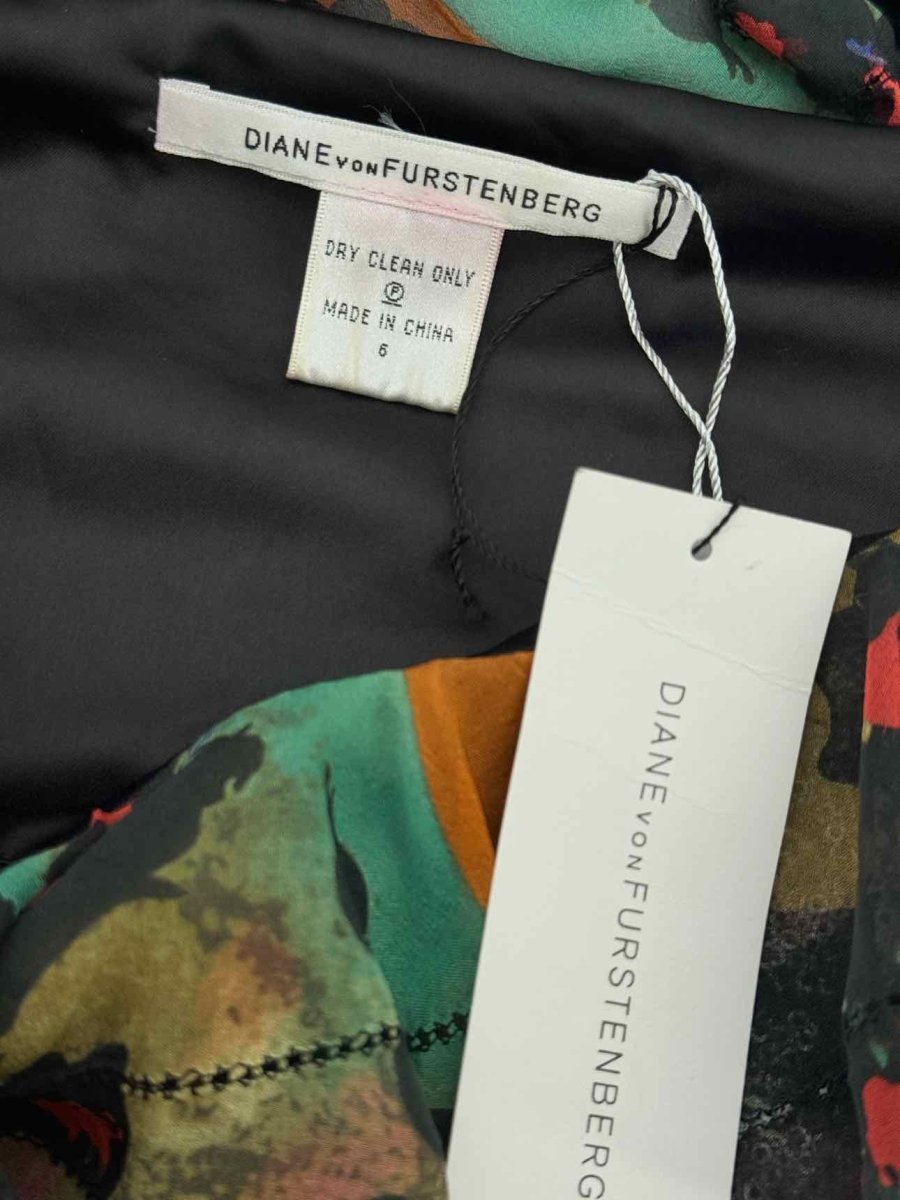 Pre - loved DIANE VON FURSTENBERG Size US 6 Short Dress at Reems Closet