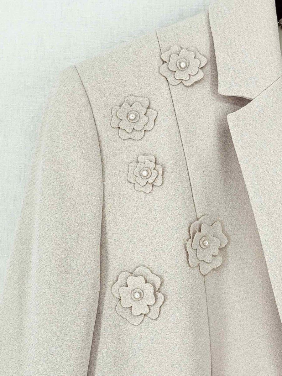 Pre - loved ELIE TAHARI Single Button Beige Size US 2 Jacket at Reems Closet