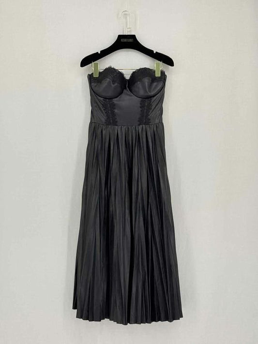 Pre-loved ELISABETTA FRANCHI Black Size US 8 Midi Dress at Reems Closet