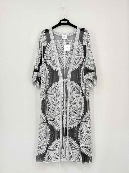 Pre - loved ELLA Black & White Floral Size US 0 Coverup at Reems Closet
