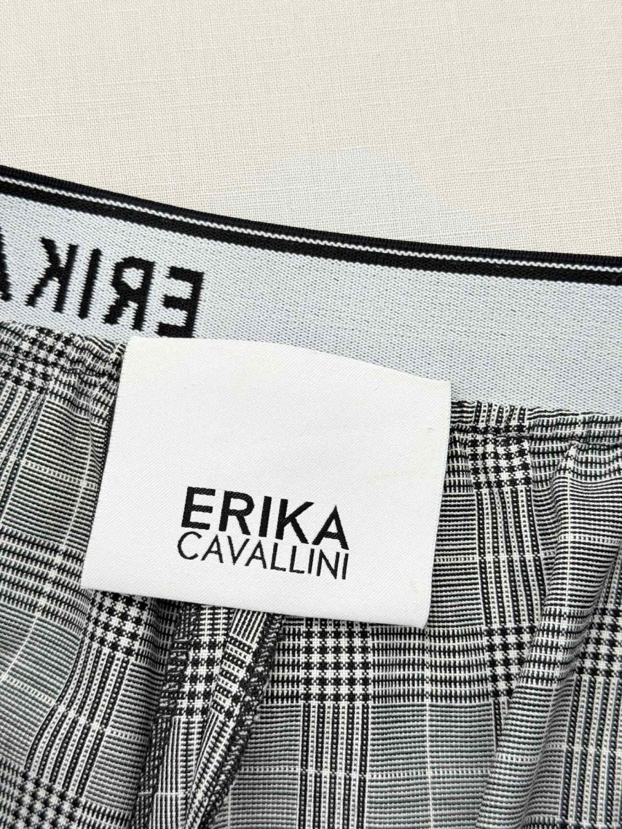 Pre-loved ERIKA CAVALLINI White & Black Plaid Size US 8 Shorts at Reems Closet