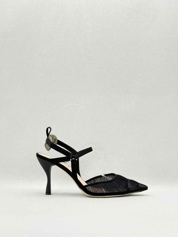 Pre-loved FENDI Colibri Black Size EU 39 Pumps at Reems Closet