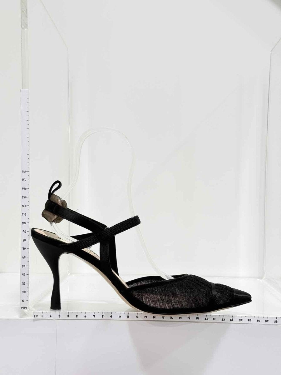 Pre-loved FENDI Colibri Black Size EU 39 Pumps at Reems Closet