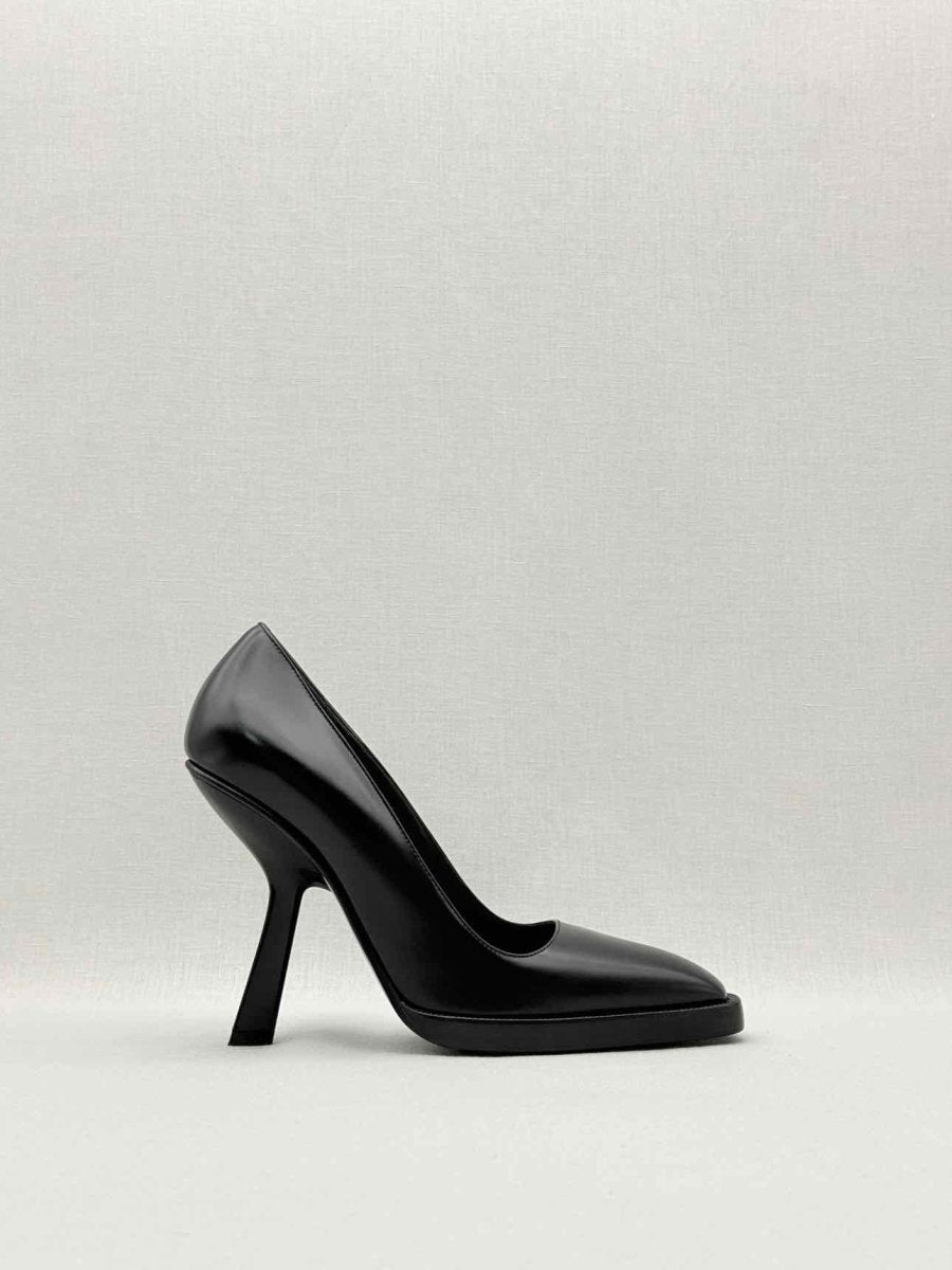 Pre - loved FERRAGAMO Anser X5 Black Size EU 39 Pumps at Reems Closet