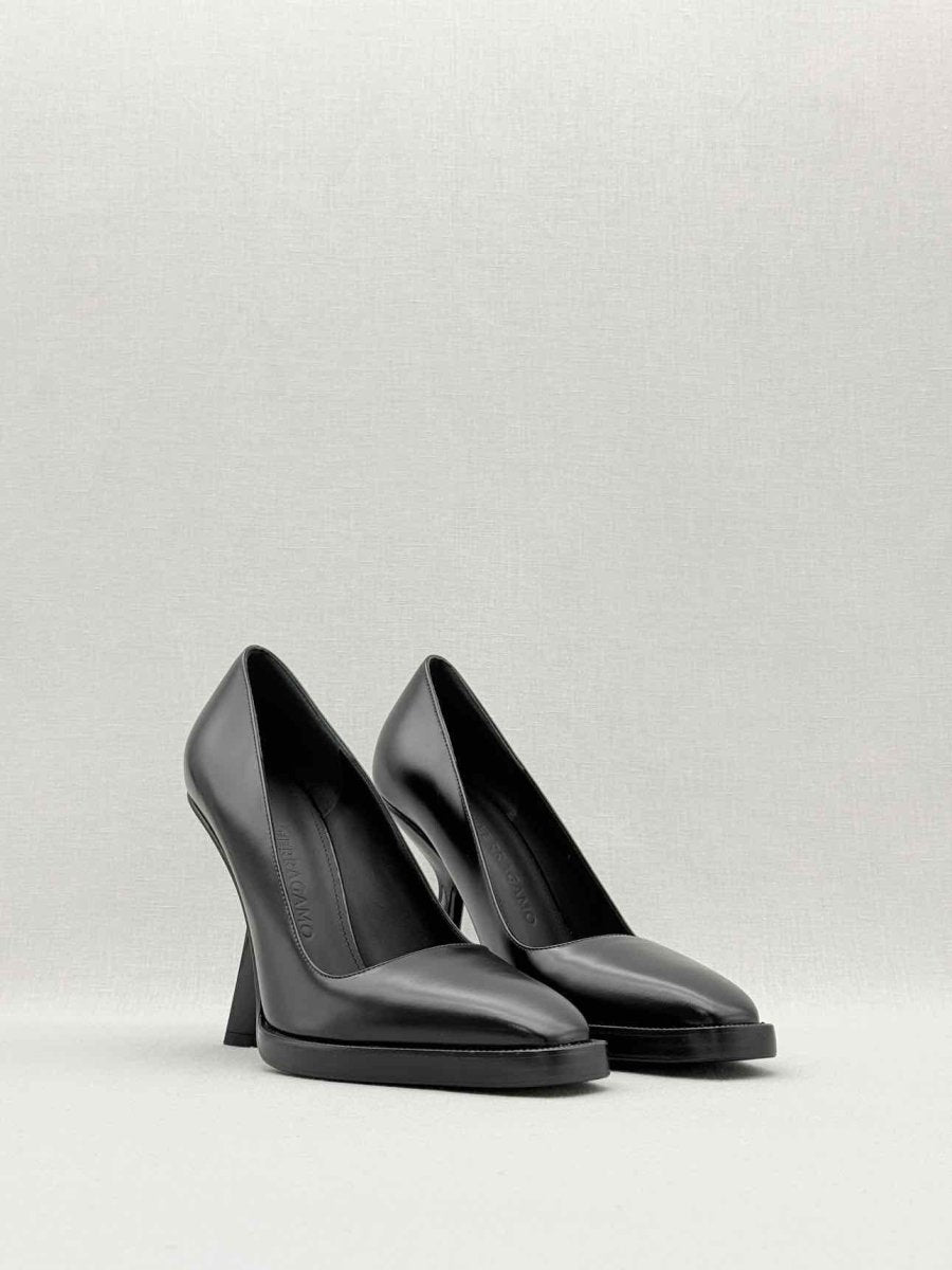 Pre - loved FERRAGAMO Anser X5 Black Size EU 39 Pumps at Reems Closet