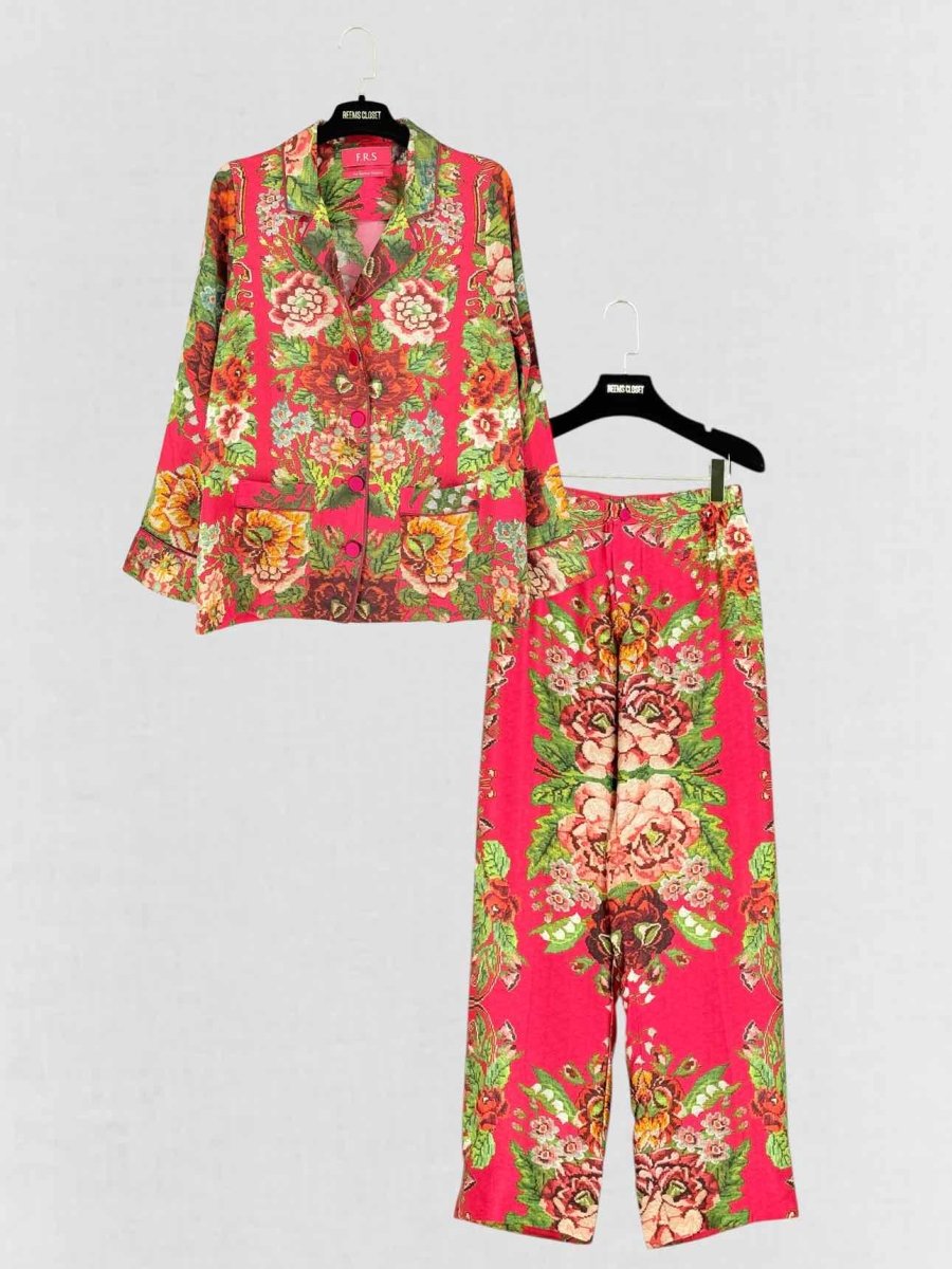 Pre - loved FOR RESTLESS SLEEPERS Size XSmall Outfit Set at Reems Closet