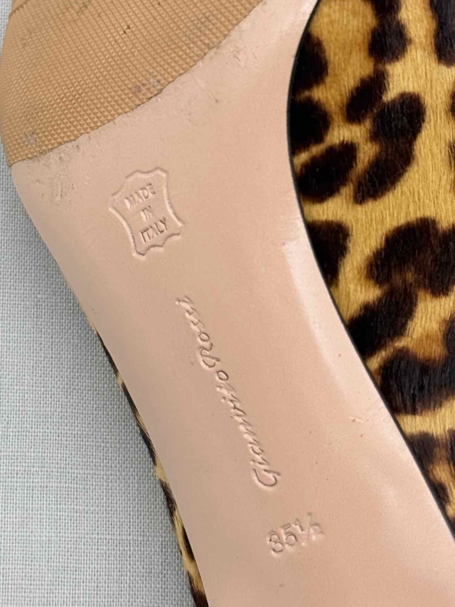 Pre-loved GIANVITO ROSSI Brown & Beige Size EU 35.5 Pumps at Reems Closet
