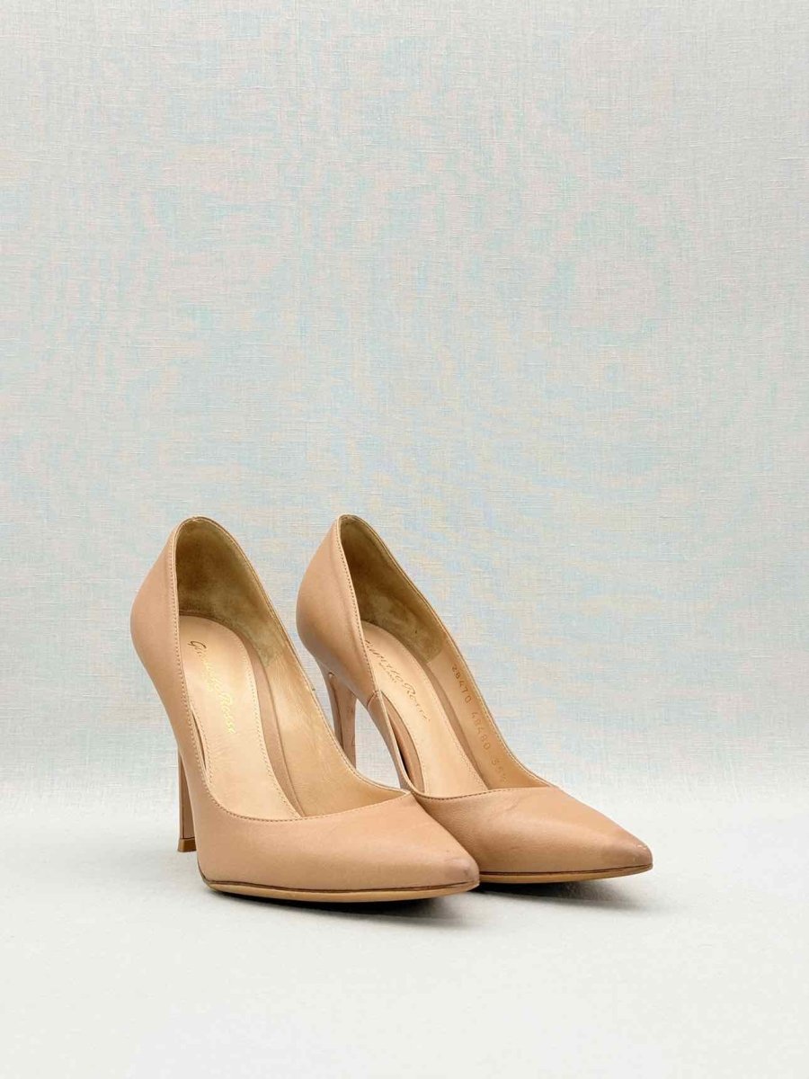 Pre-loved GIANVITO ROSSI Pointed Toe Beige Size EU 35.5 Pumps at Reems Closet