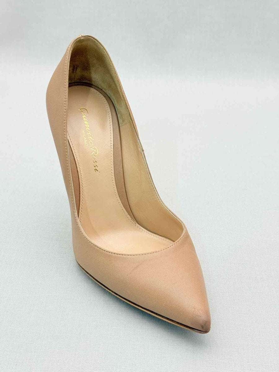 Pre-loved GIANVITO ROSSI Pointed Toe Beige Size EU 35.5 Pumps at Reems Closet