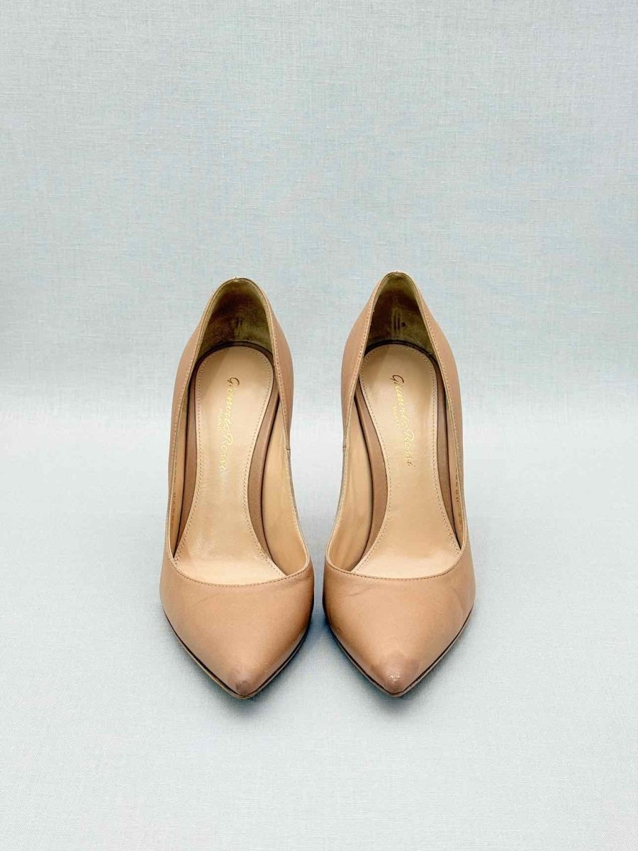 Pre-loved GIANVITO ROSSI Pointed Toe Beige Size EU 35.5 Pumps at Reems Closet