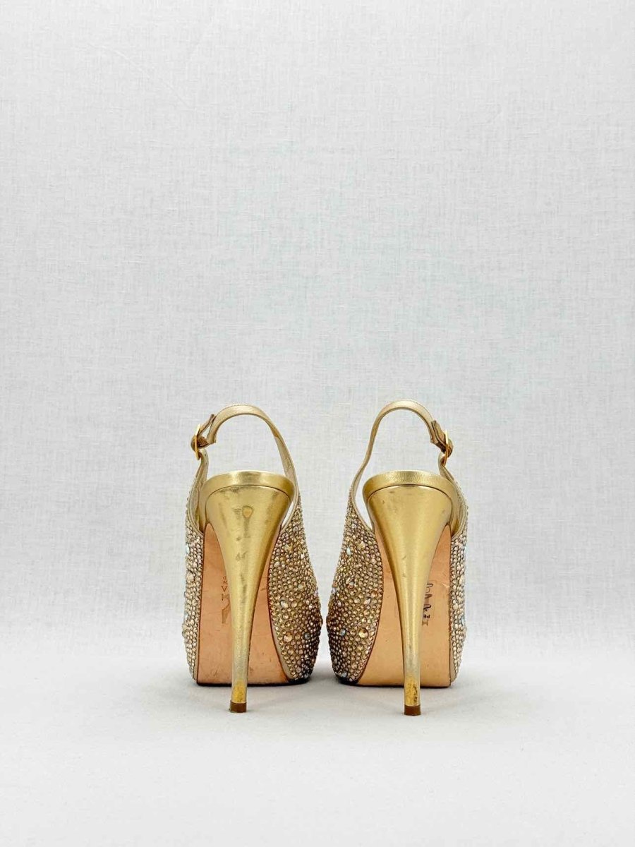 Pre - loved GINA Gold Size EU 39 Pumps at Reems Closet