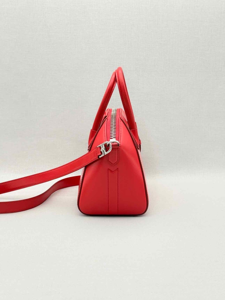 Pre-loved GIVENCHY Antigona Red Top Handle at Reems Closet