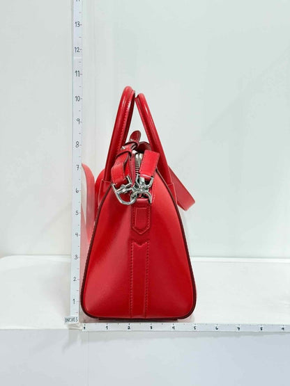 Pre-loved GIVENCHY Antigona Red Top Handle at Reems Closet