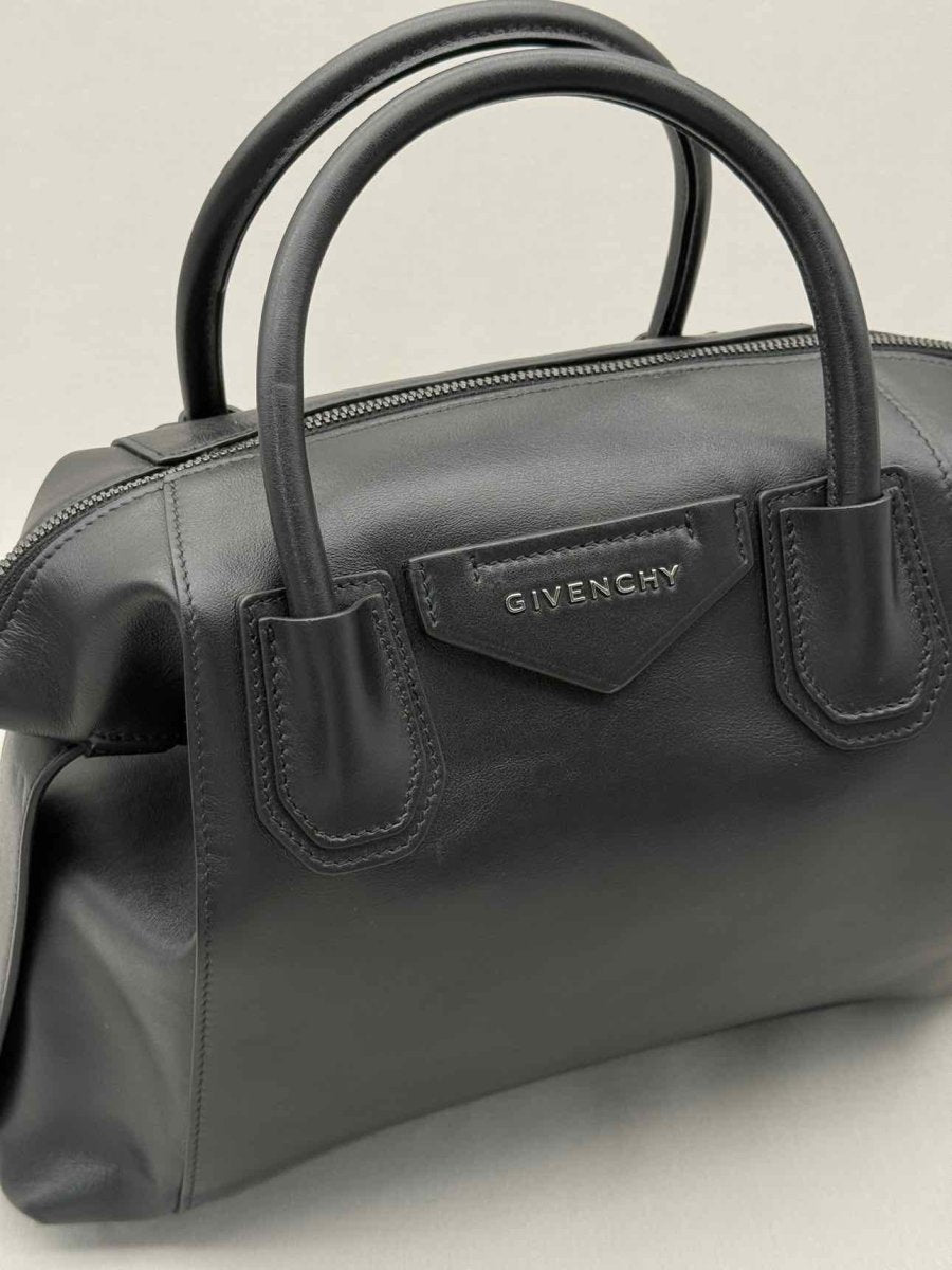 Pre-loved GIVENCHY Soft Antigona Black Top Handle at Reems Closet