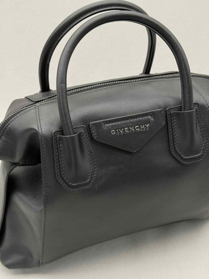 Pre-loved GIVENCHY Soft Antigona Black Top Handle at Reems Closet
