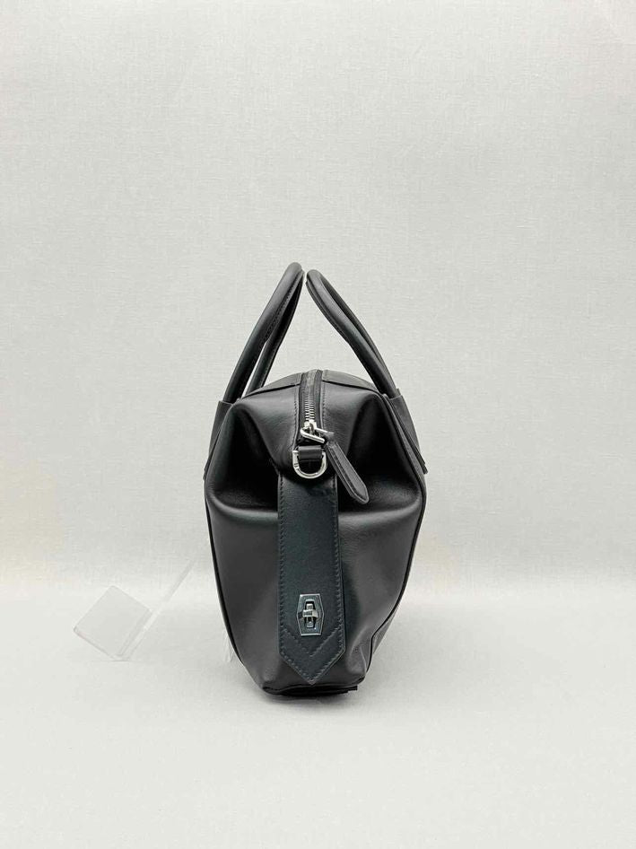 Pre-loved GIVENCHY Soft Antigona Black Top Handle at Reems Closet