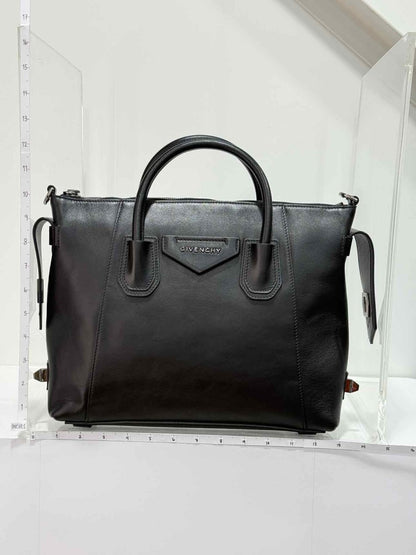Pre-loved GIVENCHY Soft Antigona Black Top Handle at Reems Closet