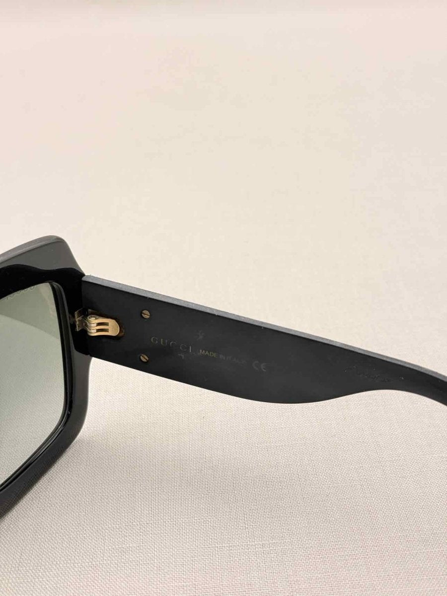 Pre - loved GUCCI Black Sunglasses at Reems Closet