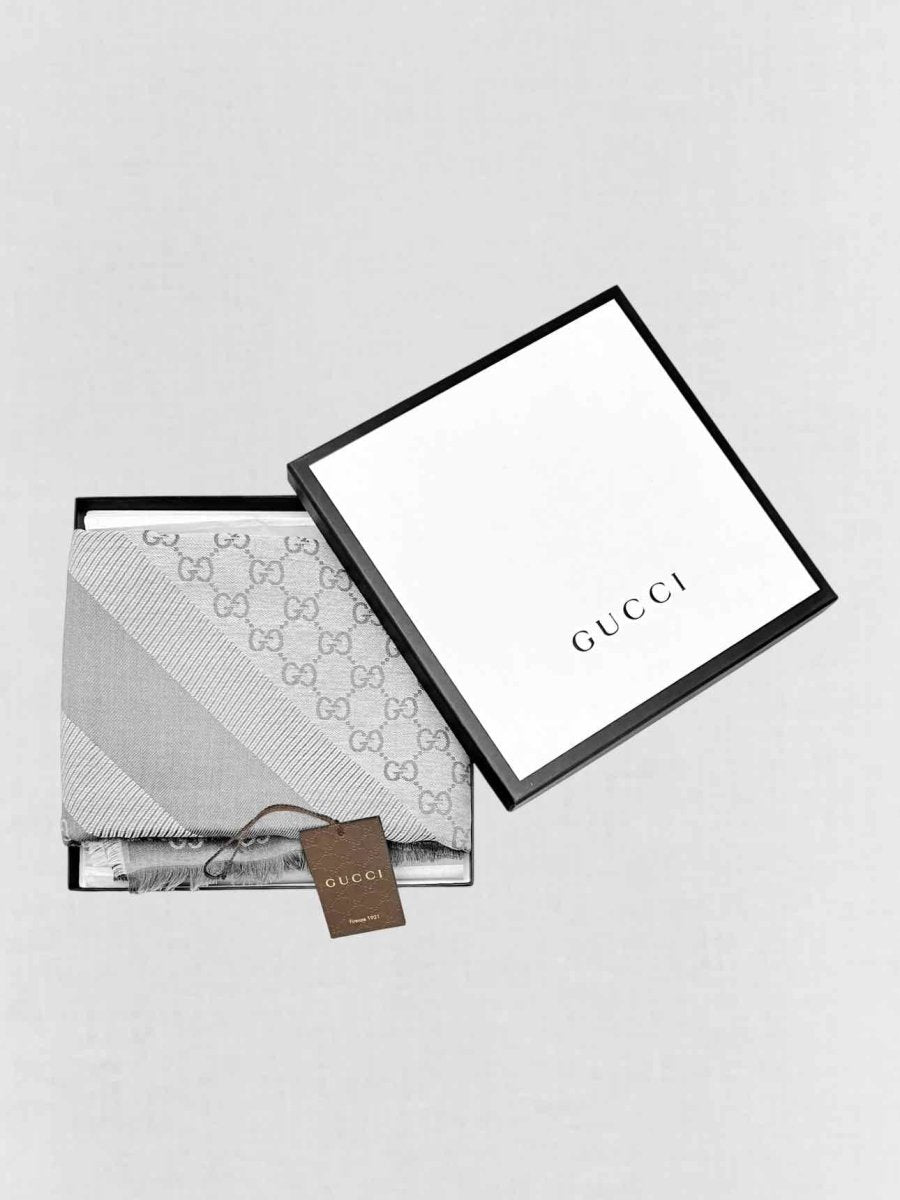 Pre - loved GUCCI Grey & White GG Scarf at Reems Closet
