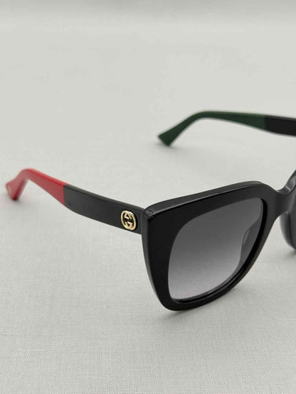 Pre-loved GUCCI Red & Green Sunglasses at Reems Closet