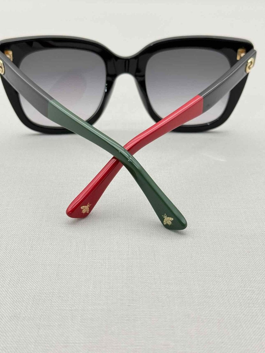 Pre-loved GUCCI Red & Green Sunglasses at Reems Closet