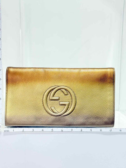 Pre - loved GUCCI Soho Disco Metallic Gold Clutch at Reems Closet