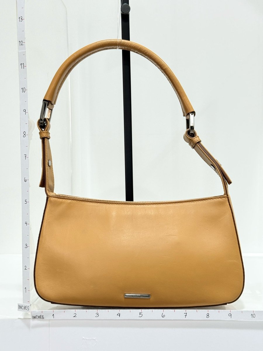 Pre - loved GUCCI Vintage Beige Baguette Bag at Reems Closet