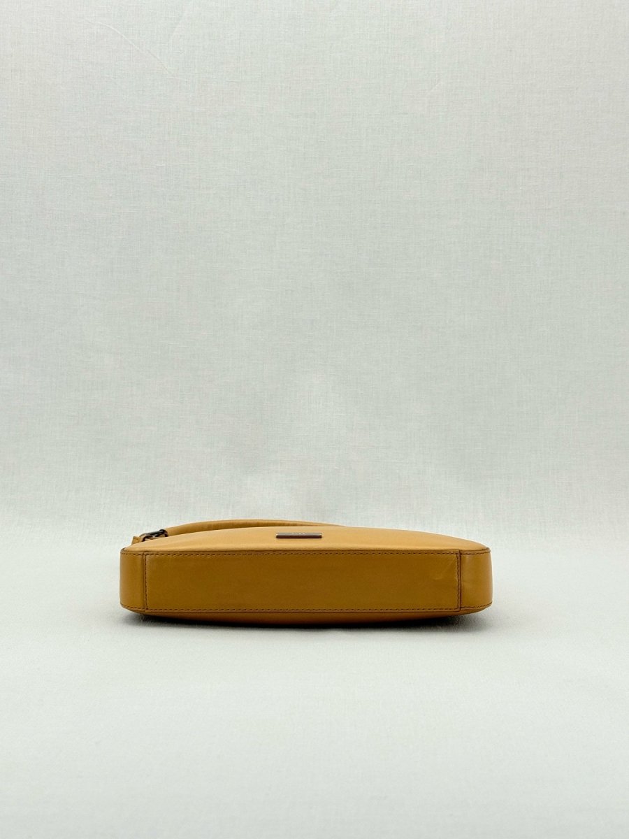 Pre - loved GUCCI Vintage Beige Baguette Bag at Reems Closet