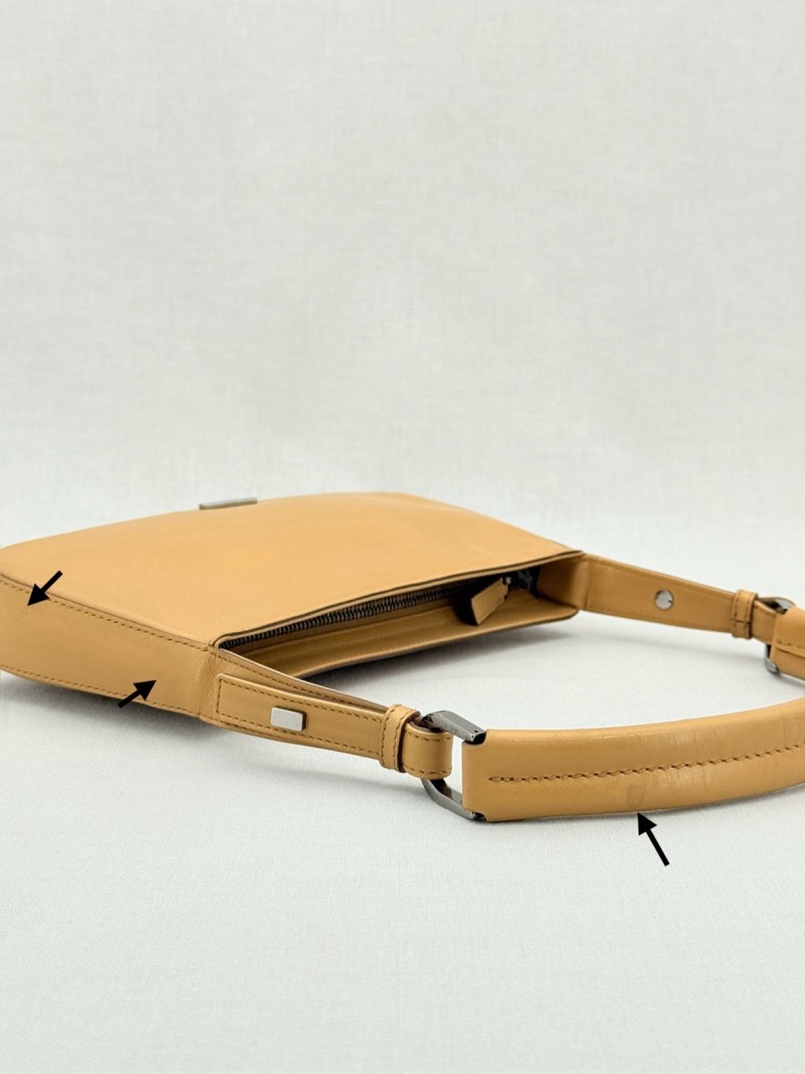 Pre - loved GUCCI Vintage Beige Baguette Bag at Reems Closet