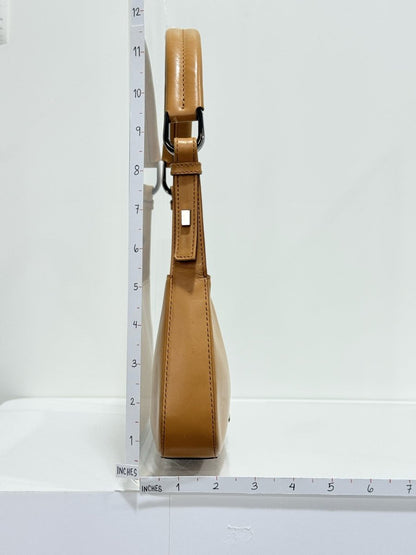 Pre - loved GUCCI Vintage Beige Baguette Bag at Reems Closet