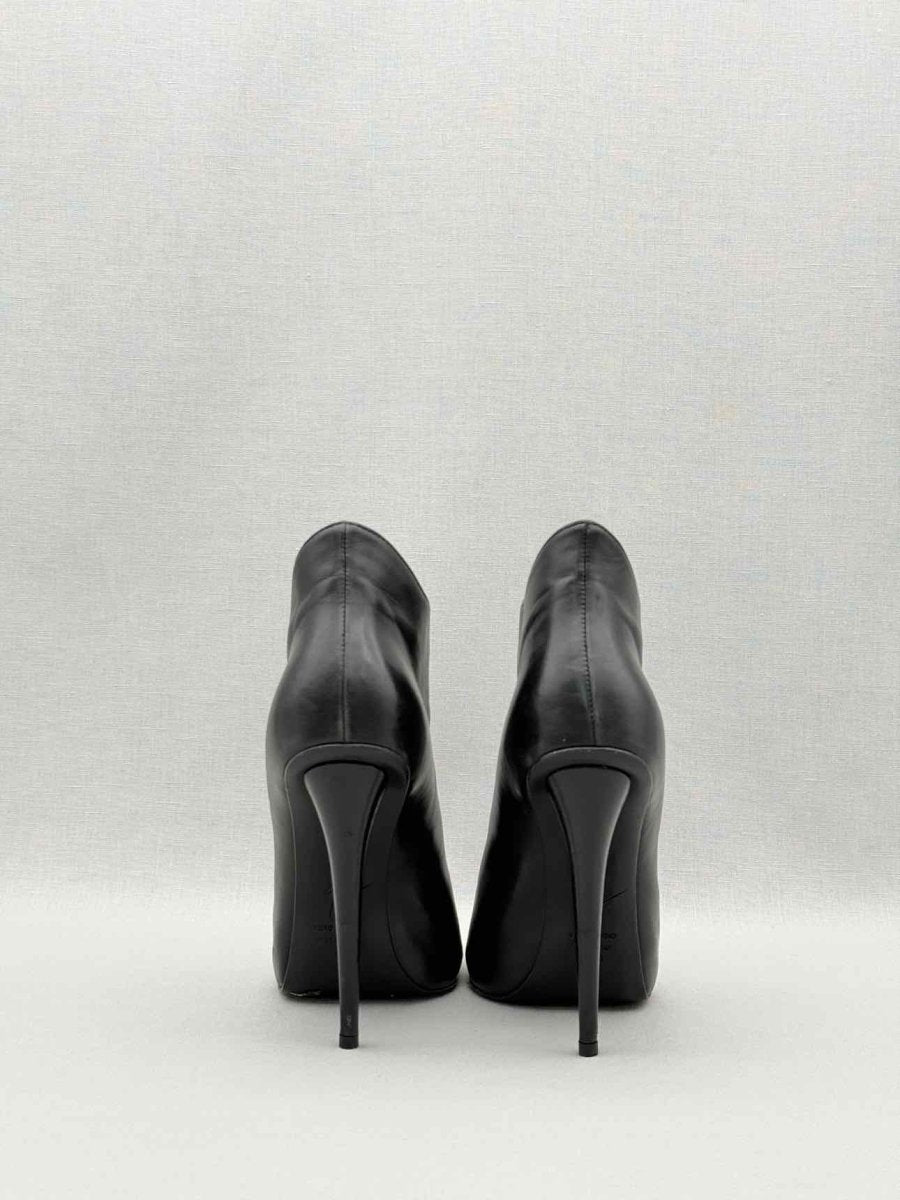 Pre-loved GUISEPPE ZANOTTI Zip Front Black Size EU 37.5 Booties at Reems Closet