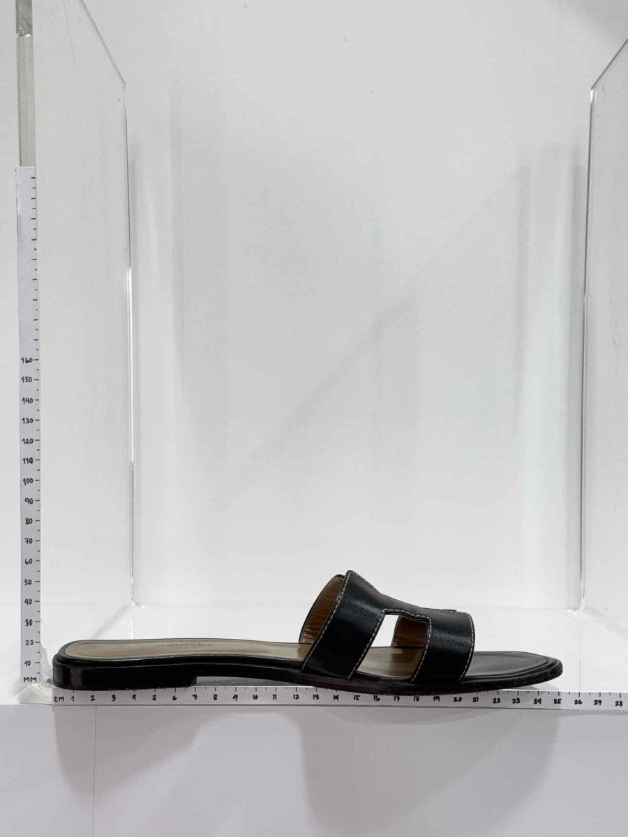Pre - loved HERMES Black Size EU 39 Sandals at Reems Closet