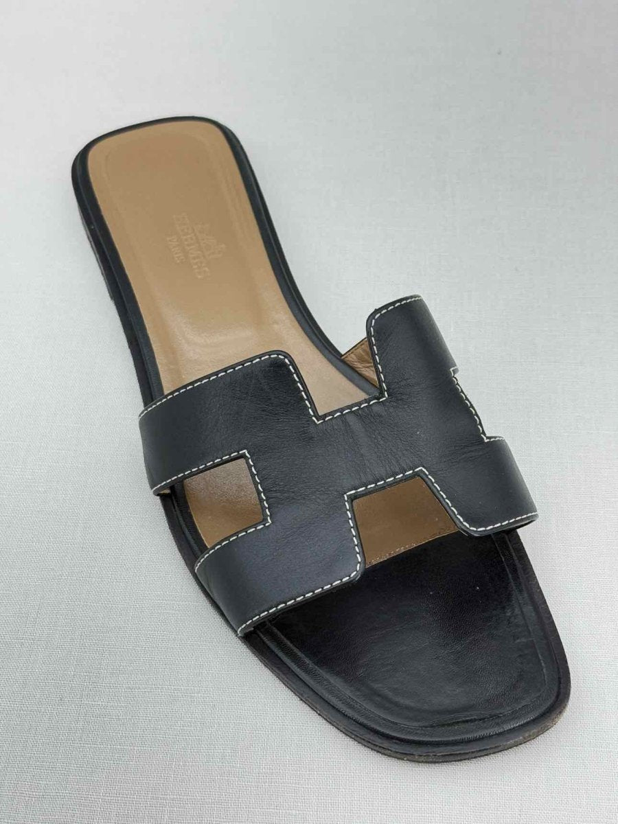 Pre - loved HERMES Black Size EU 39 Sandals at Reems Closet
