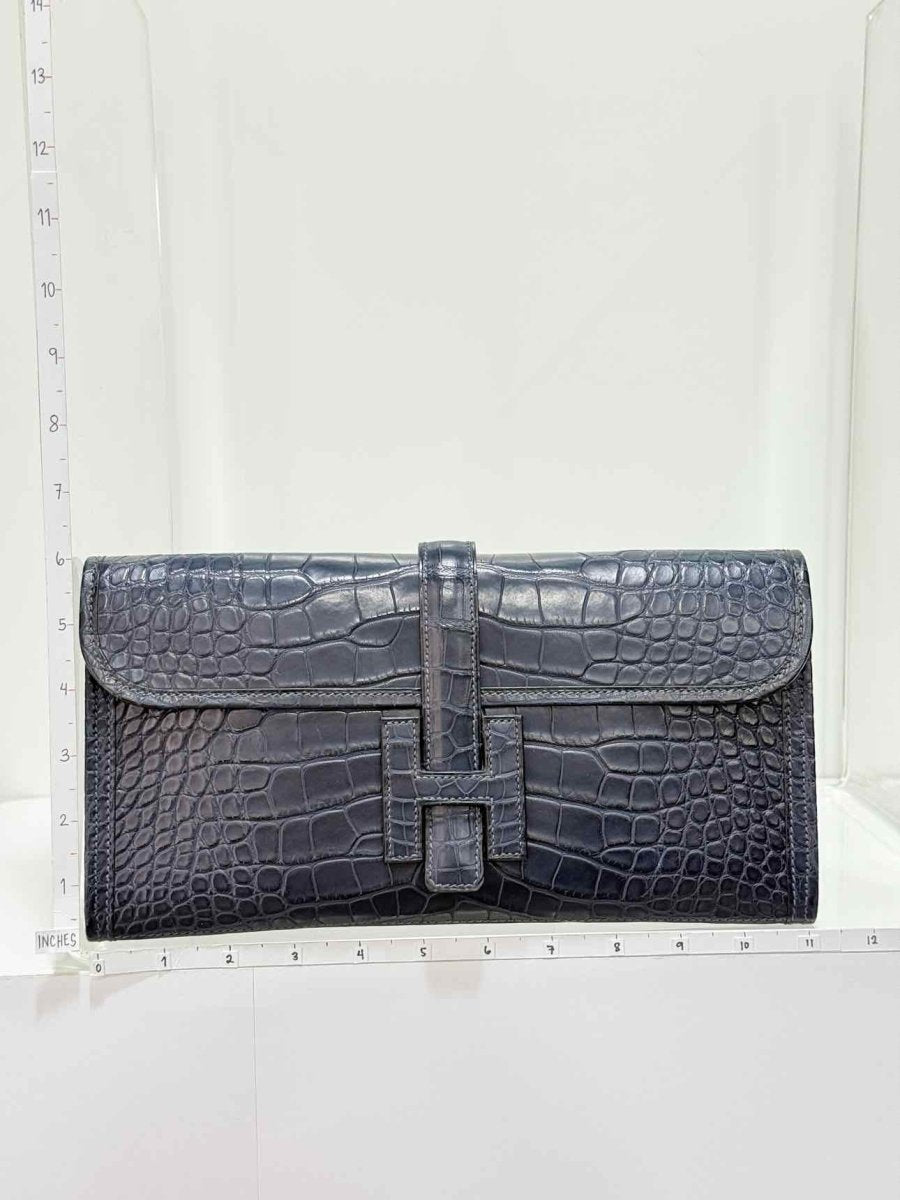 Pre-loved HERMES Jige Elan Bleu Indigo Clutch at Reems Closet