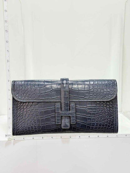 Pre-loved HERMES Jige Elan Bleu Indigo Clutch at Reems Closet