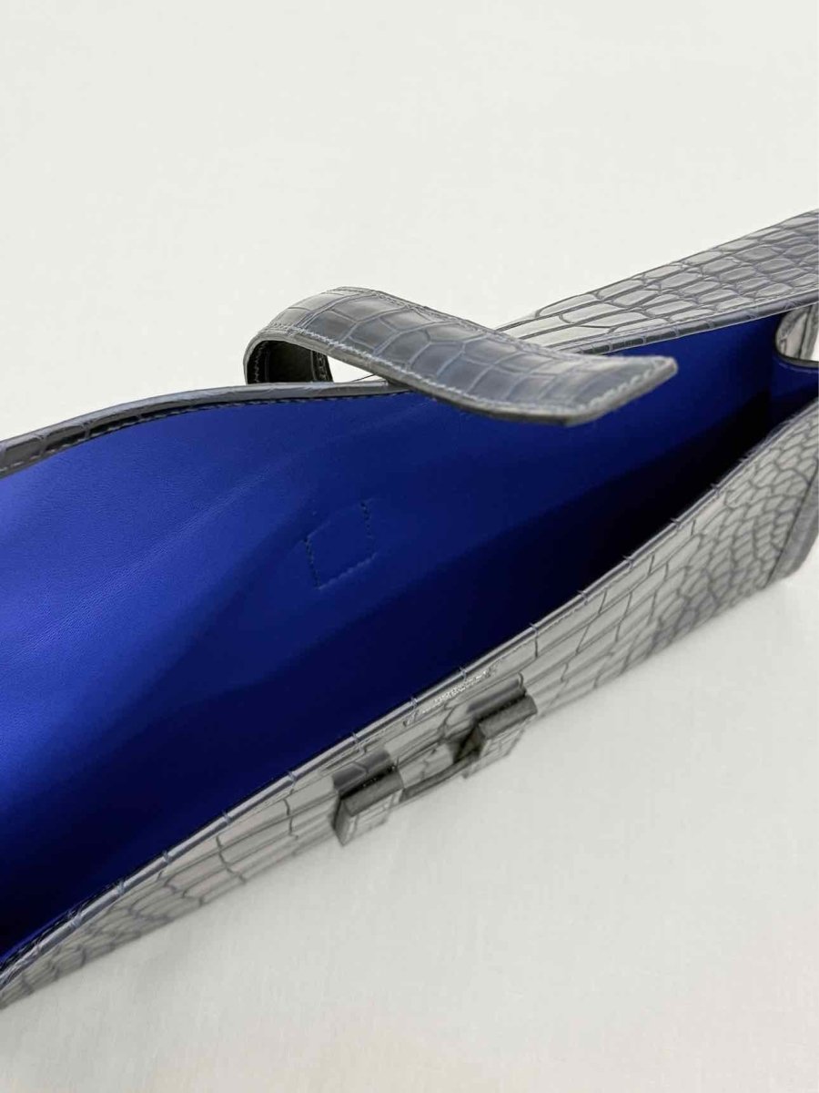 Pre-loved HERMES Jige Elan Bleu Indigo Clutch at Reems Closet