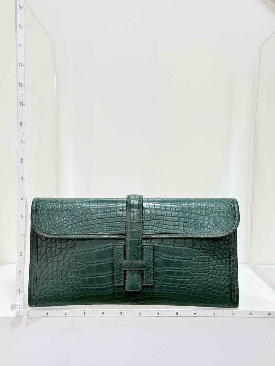 Pre-loved HERMES Jige Elan Vert Emerald Clutch at Reems Closet
