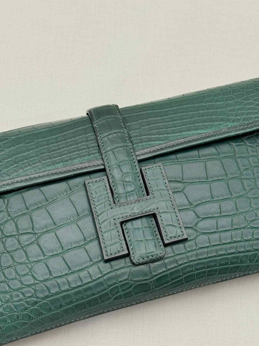 Pre-loved HERMES Jige Elan Vert Emerald Clutch at Reems Closet