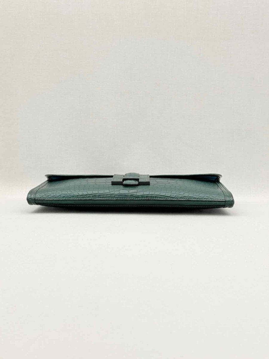 Pre-loved HERMES Jige Elan Vert Emerald Clutch at Reems Closet