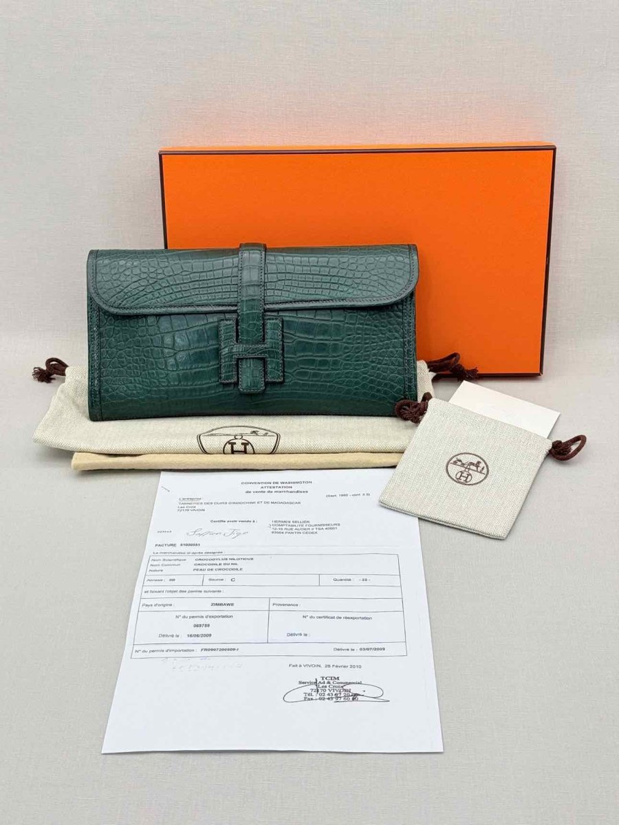 Pre-loved HERMES Jige Elan Vert Emerald Clutch at Reems Closet