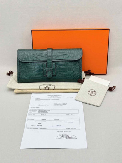 Pre-loved HERMES Jige Elan Vert Emerald Clutch at Reems Closet