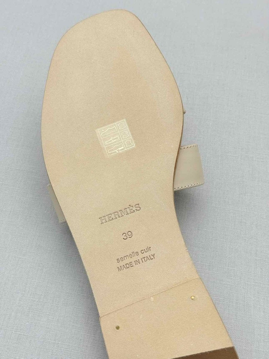 Pre-loved HERMES ORAN Beige Mastic Size EU 39 Sandals at Reems Closet