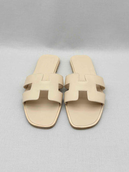 Pre-loved HERMES ORAN Beige Mastic Size EU 39 Sandals at Reems Closet