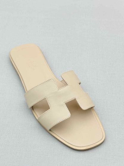 Pre-loved HERMES ORAN Beige Mastic Size EU 39 Sandals at Reems Closet