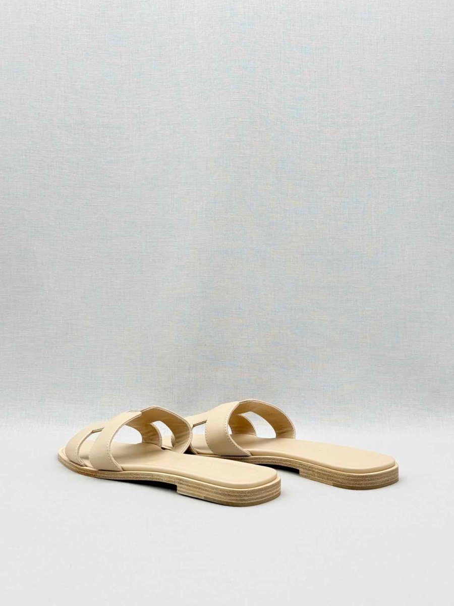 Pre-loved HERMES ORAN Beige Mastic Size EU 39 Sandals at Reems Closet